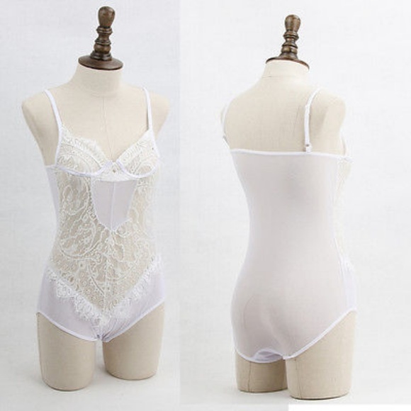 🎉CLEARANCE🎉 White Lace Stretch Bodysuit Romper - Picture 2 of 5